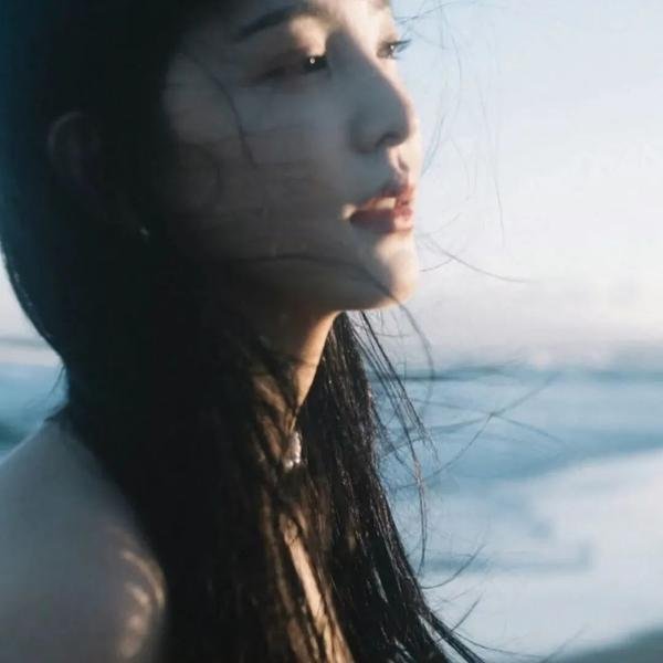 悄悄告诉你 海报